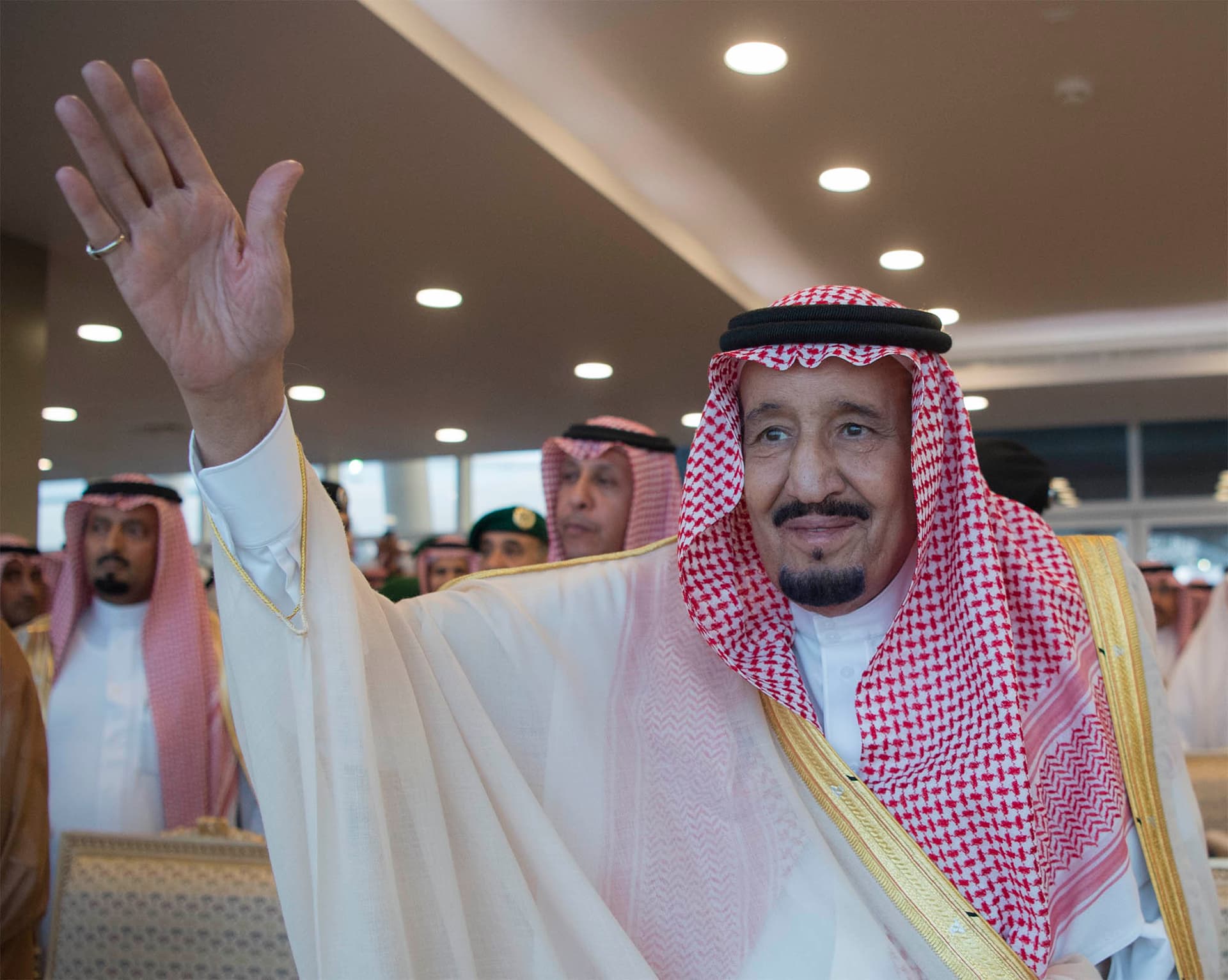 خادم الحرمين يرعى الحفل الختامي لمهرجان الملك عبدالعزيز للإبل ويدشن القرية السعودية للإبل