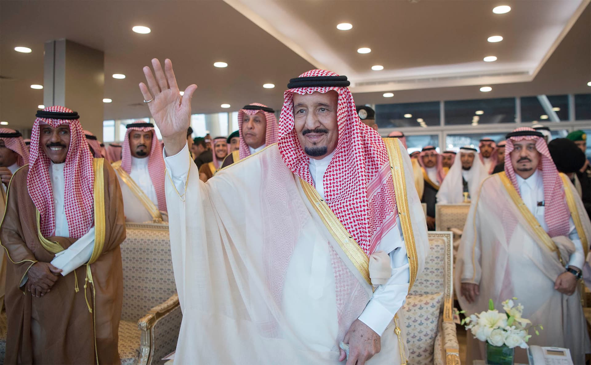 خادم الحرمين يرعى الحفل الختامي لمهرجان الملك عبدالعزيز للإبل ويدشن القرية السعودية للإبل