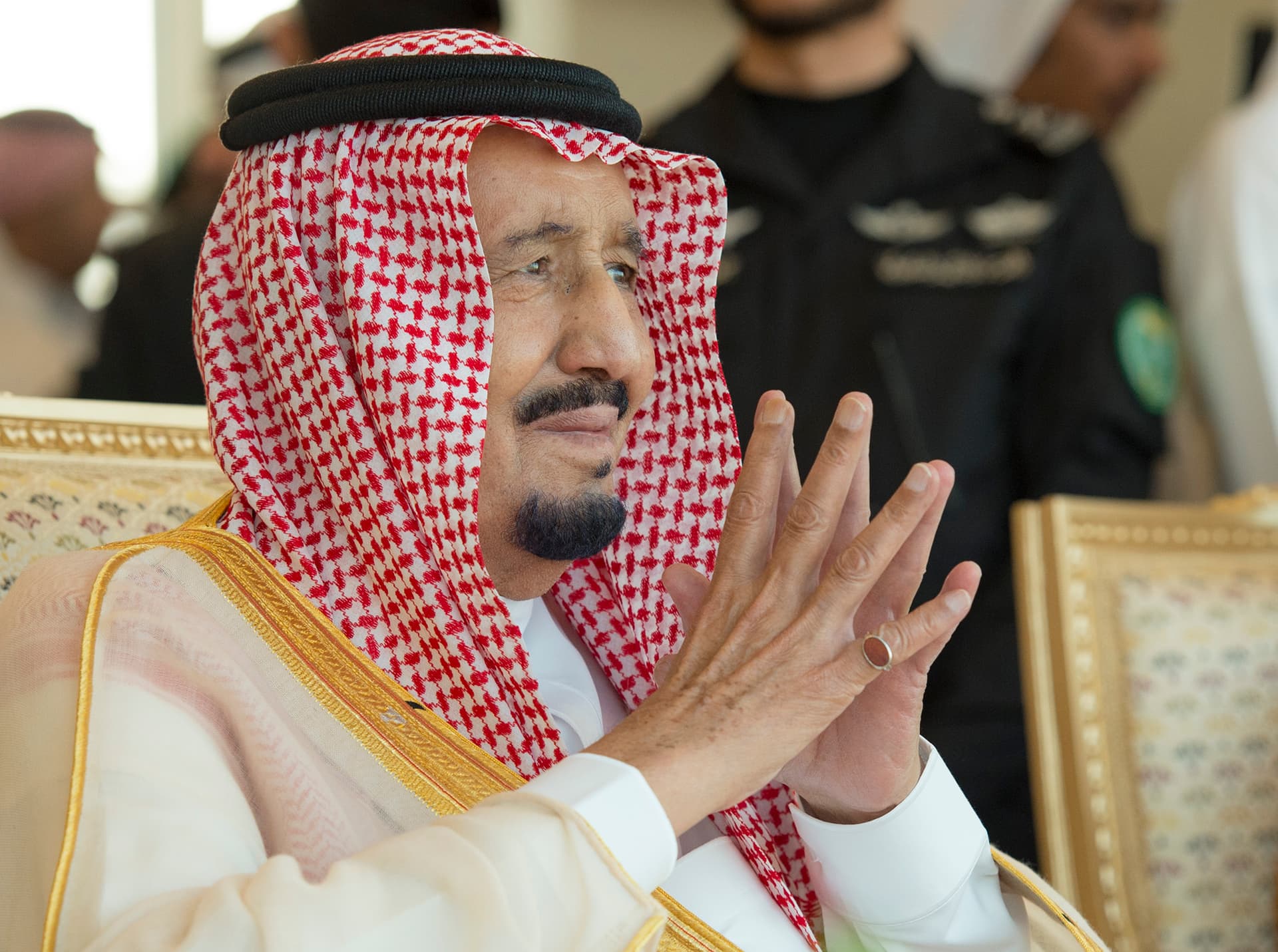 خادم الحرمين يرعى الحفل الختامي لمهرجان الملك عبدالعزيز للإبل ويدشن القرية السعودية للإبل