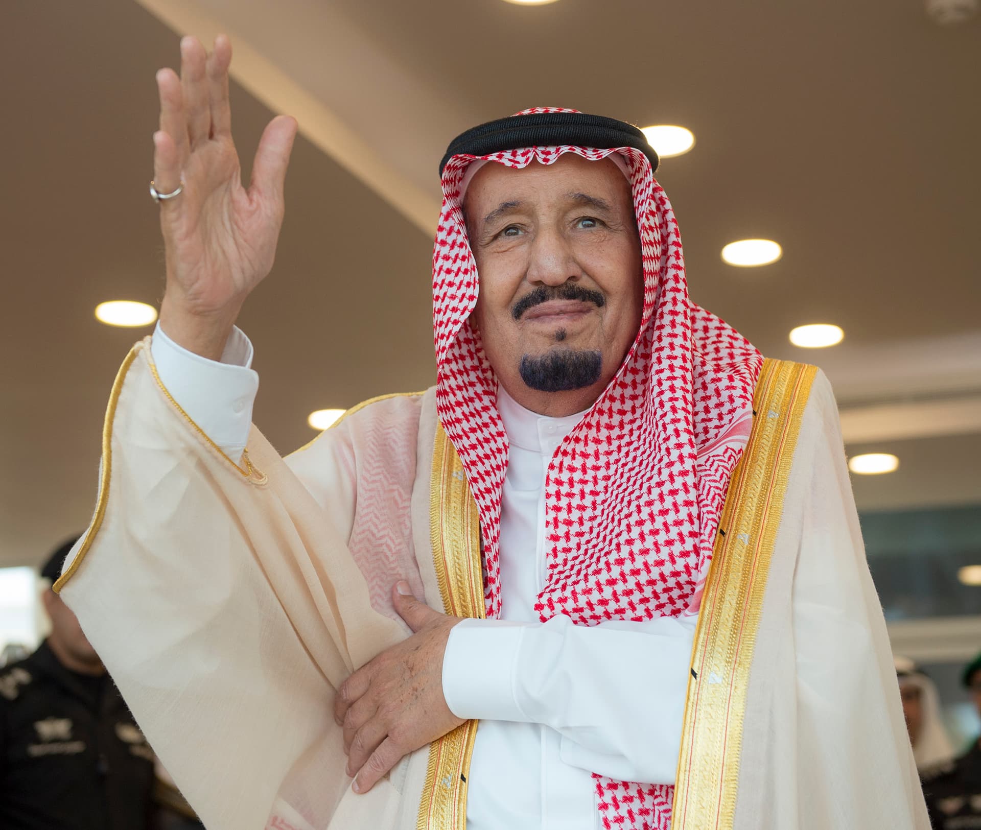 خادم الحرمين يرعى الحفل الختامي لمهرجان الملك عبدالعزيز للإبل ويدشن القرية السعودية للإبل