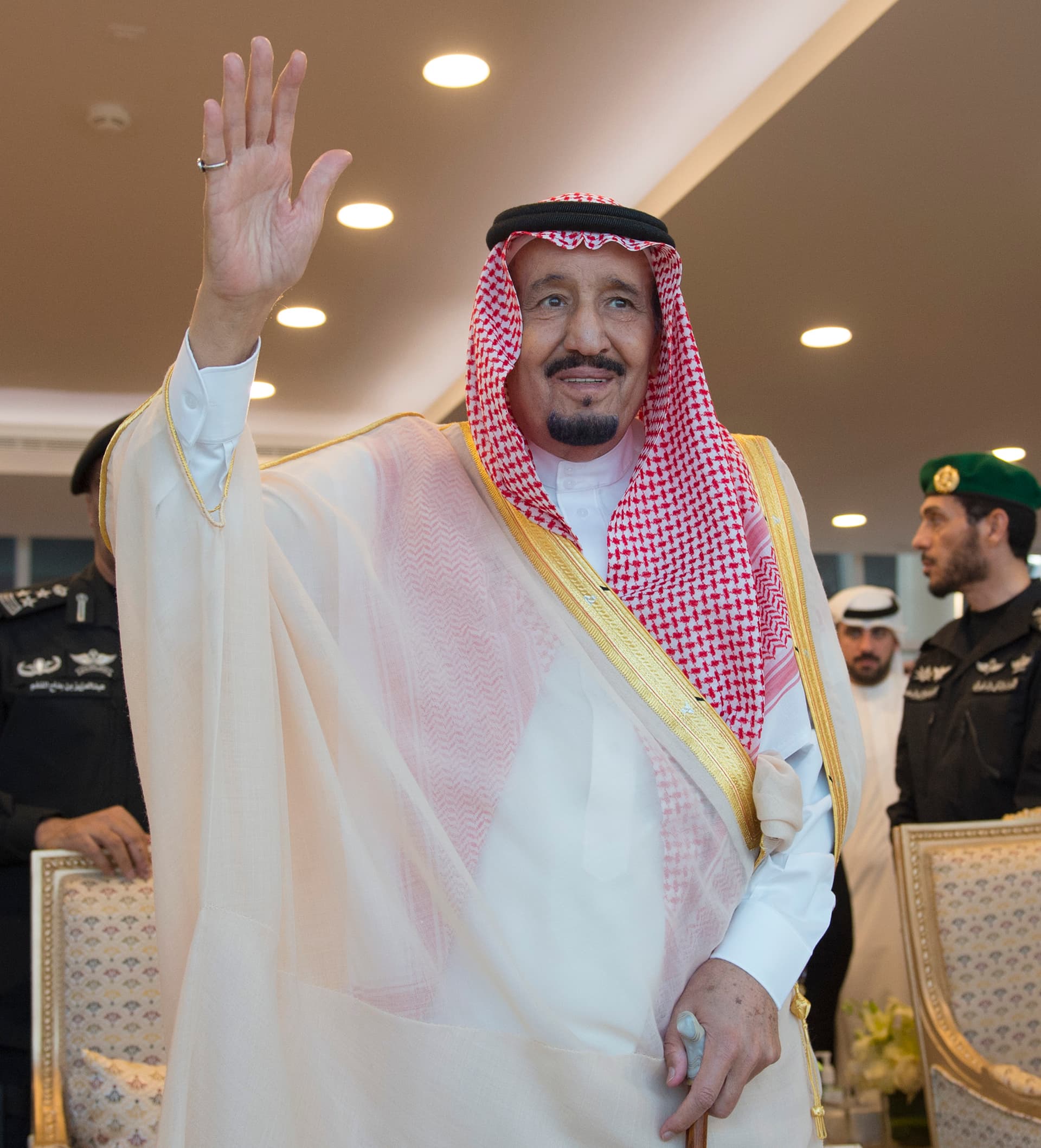 خادم الحرمين يرعى الحفل الختامي لمهرجان الملك عبدالعزيز للإبل ويدشن القرية السعودية للإبل