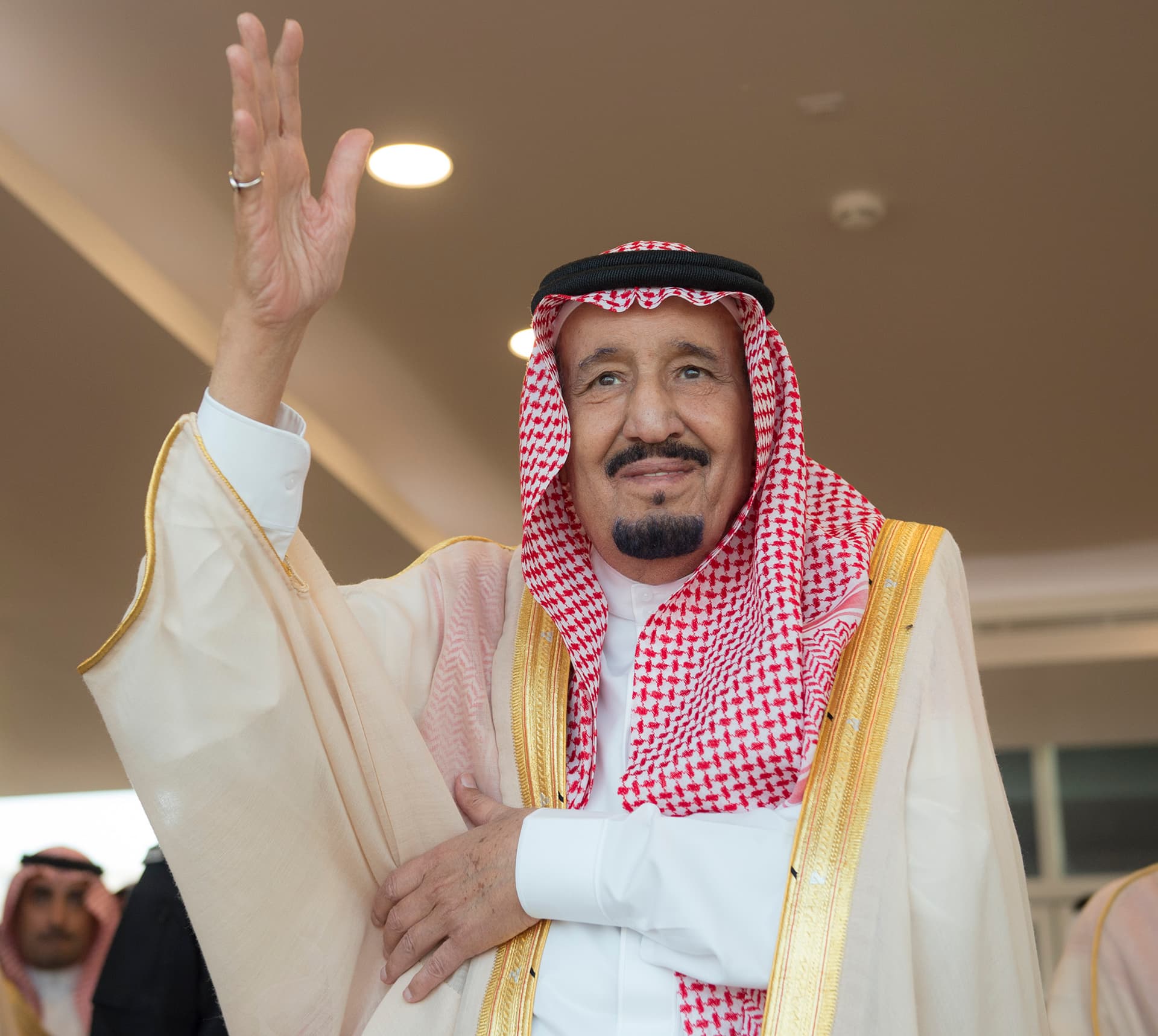 خادم الحرمين يرعى الحفل الختامي لمهرجان الملك عبدالعزيز للإبل ويدشن القرية السعودية للإبل