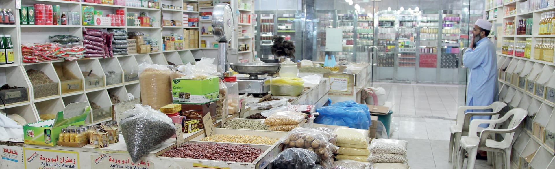 «لا يصلح العطار ما أفسد الدهر» .. «تجارة الوهم» تزدهر دون رقابة