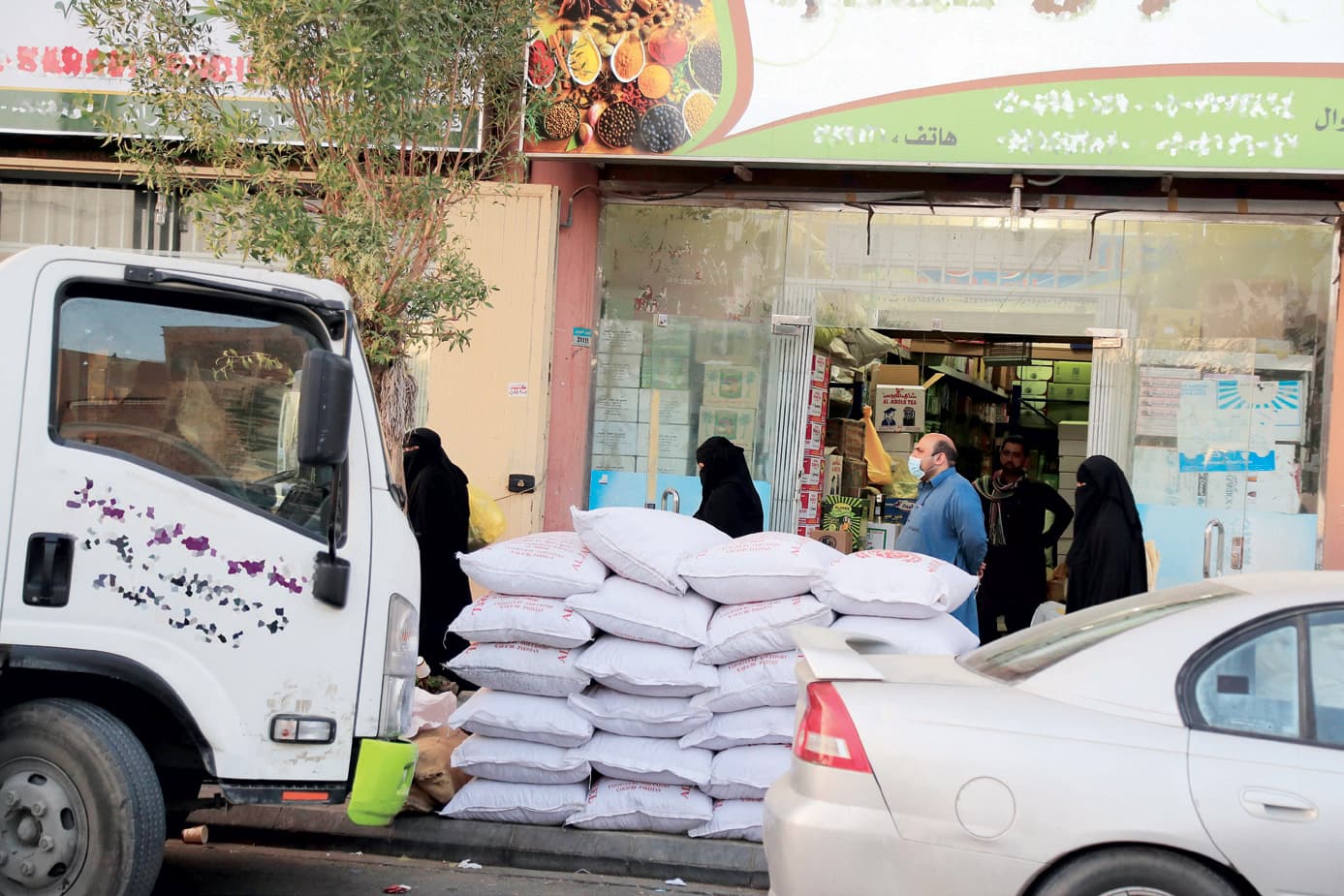 «لا يصلح العطار ما أفسد الدهر» .. «تجارة الوهم» تزدهر دون رقابة