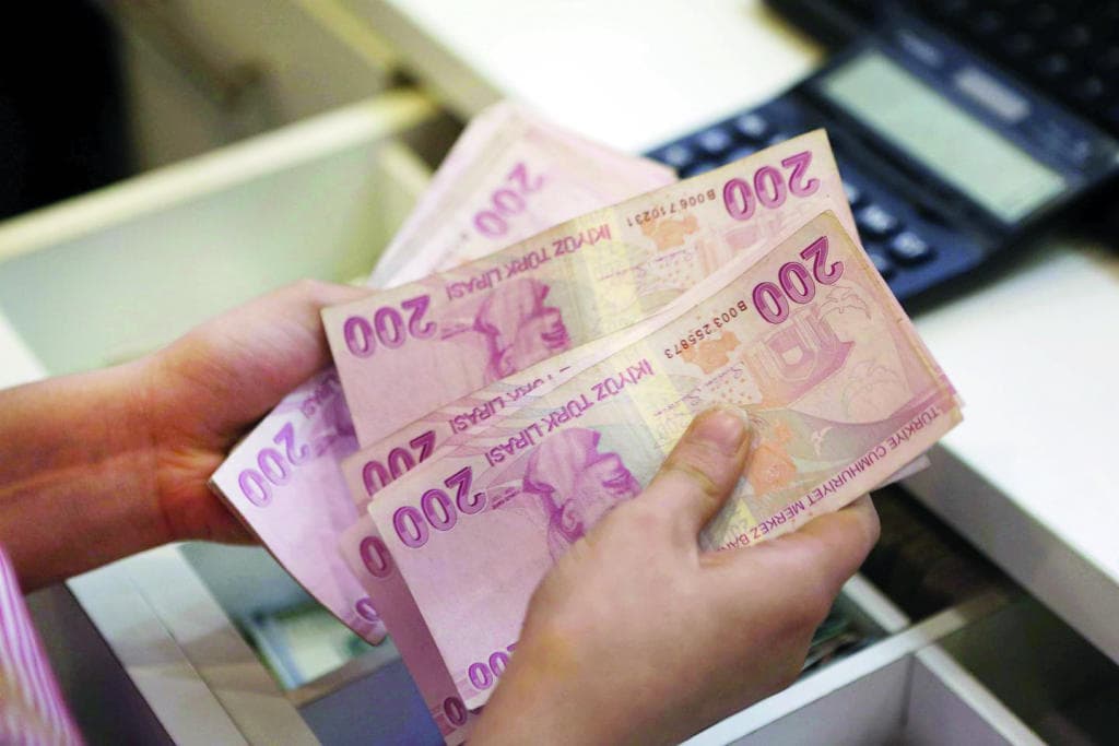 سندات تركيا الدولارية تتهاوى وسط تراجع قياسي لليرة