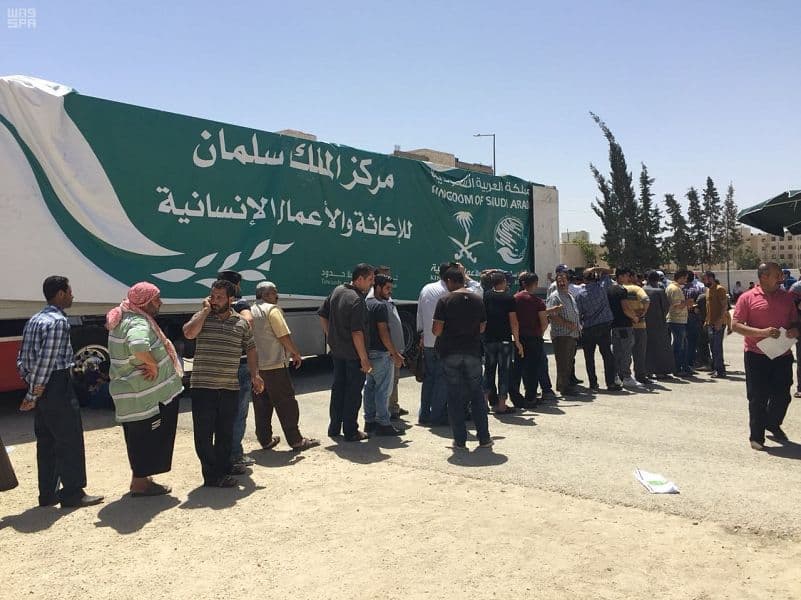 مركز الملك سلمان للإغاثة يواصل توزيع السلال الرمضانية للاجئين السوريين في الأردن