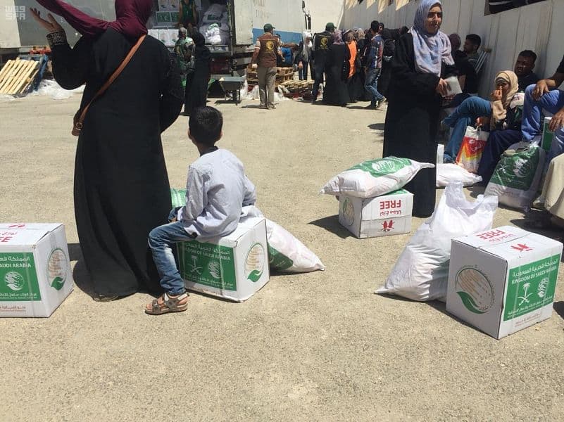 مركز الملك سلمان للإغاثة يواصل توزيع السلال الرمضانية للاجئين السوريين في الأردن