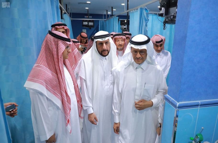 عبدالعزيز بن سلمان يتفقد مرضى جمعية "كلانا"