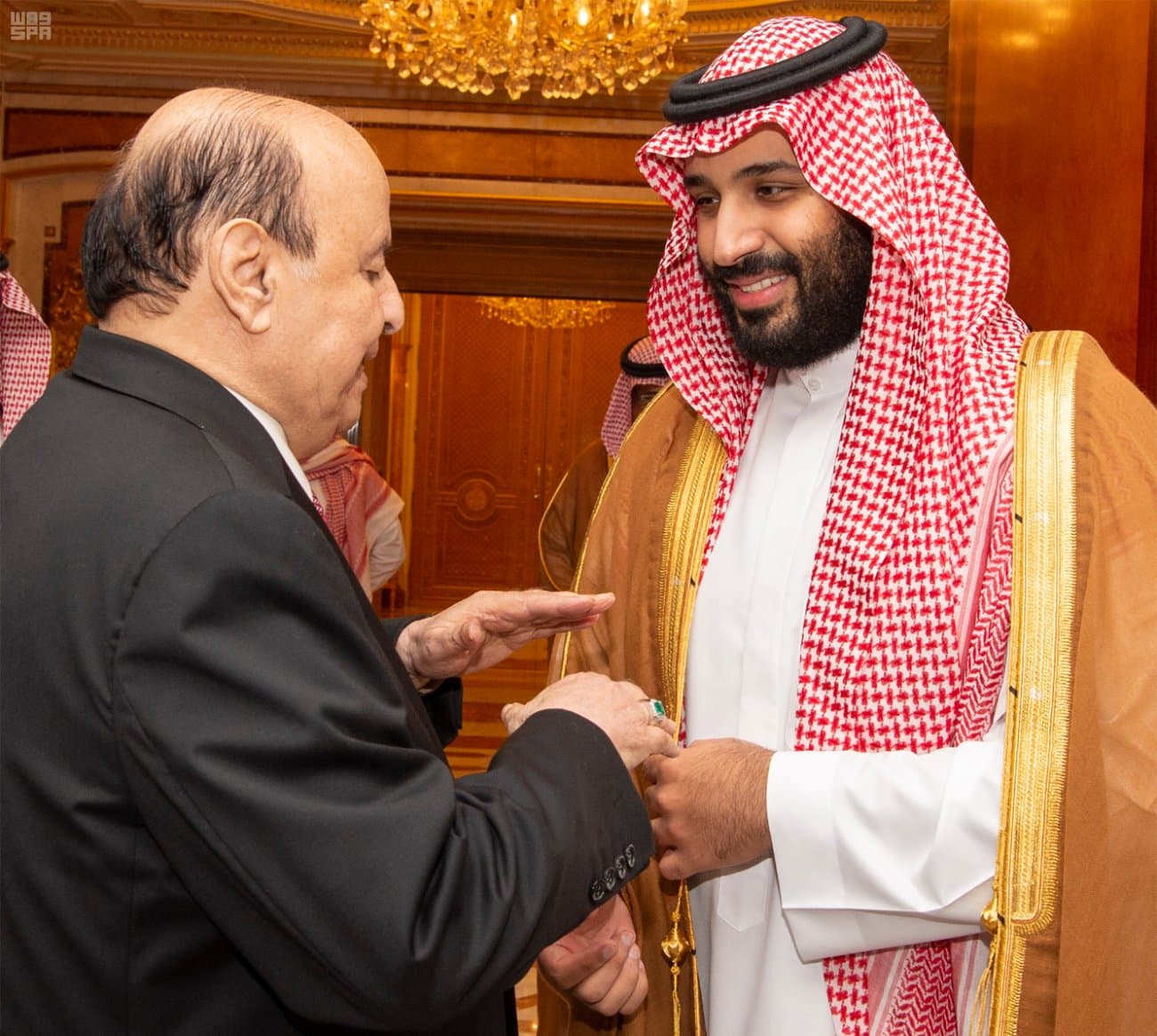 ولي العهد يبحث مع الرئيس هادي المستجدات والتطورات على الساحة اليمنية