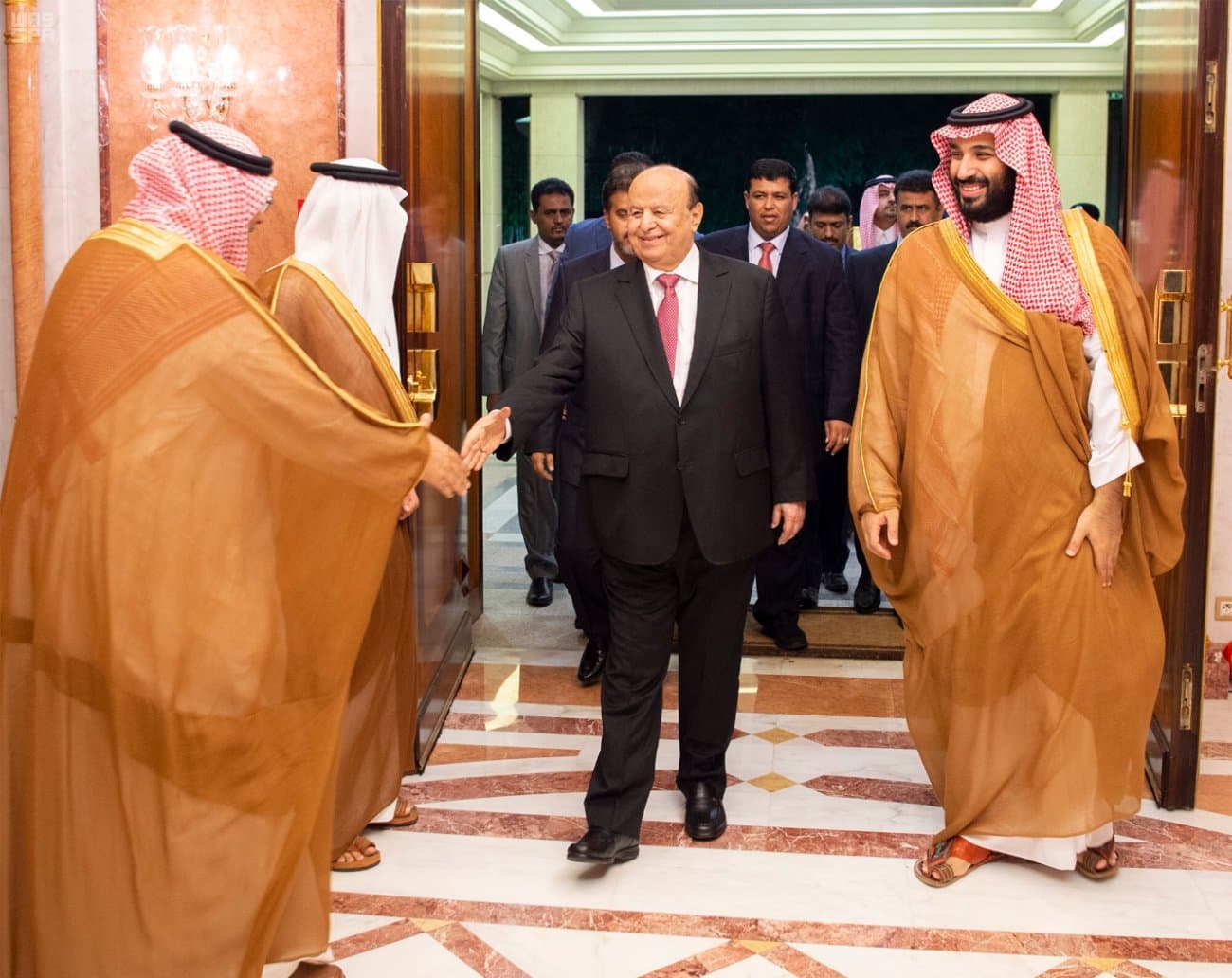 ولي العهد يبحث مع الرئيس هادي المستجدات والتطورات على الساحة اليمنية