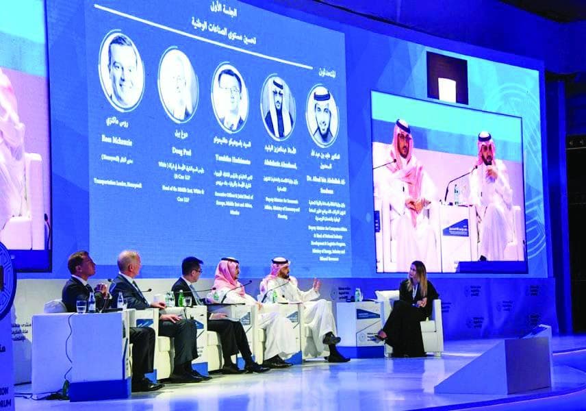 وزير النقل: نستهدف إنتاج حافلات محليا وخطة لتشغيل طرق بـ«رسوم» لزيادة الكفاءة