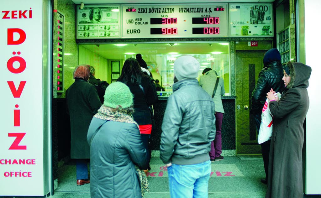 الليرة التركية تهوي الى مستوى قياسي عند 4.2950 أمام الدولار