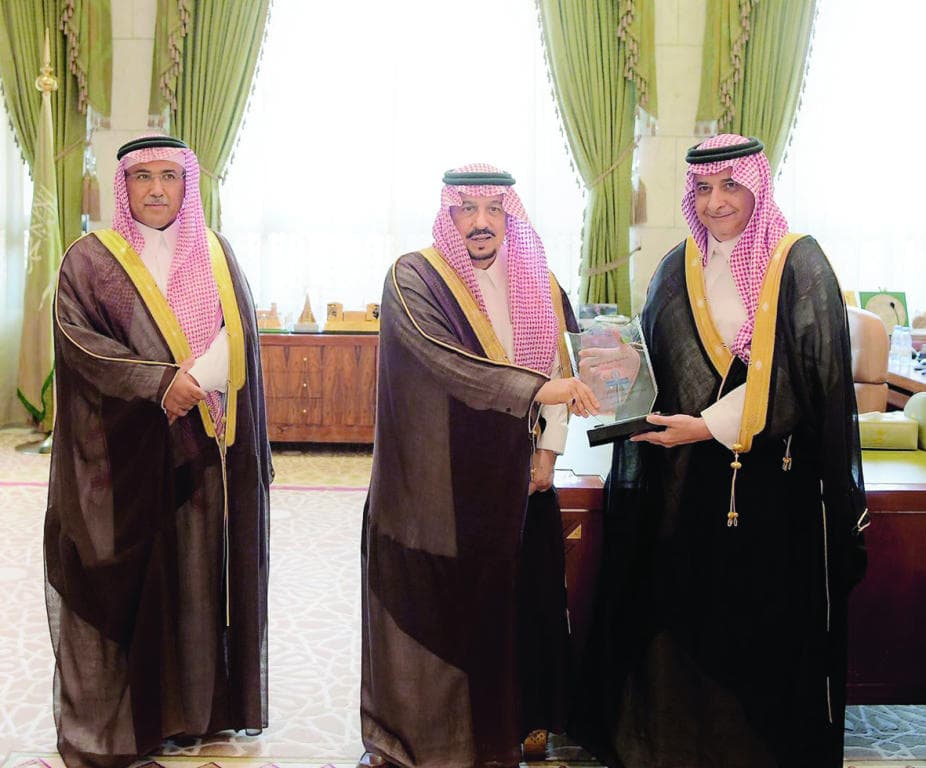 أمير الرياض يكرم «سامبا» لرعايتها احتفالات
عيد الفطر المبارك