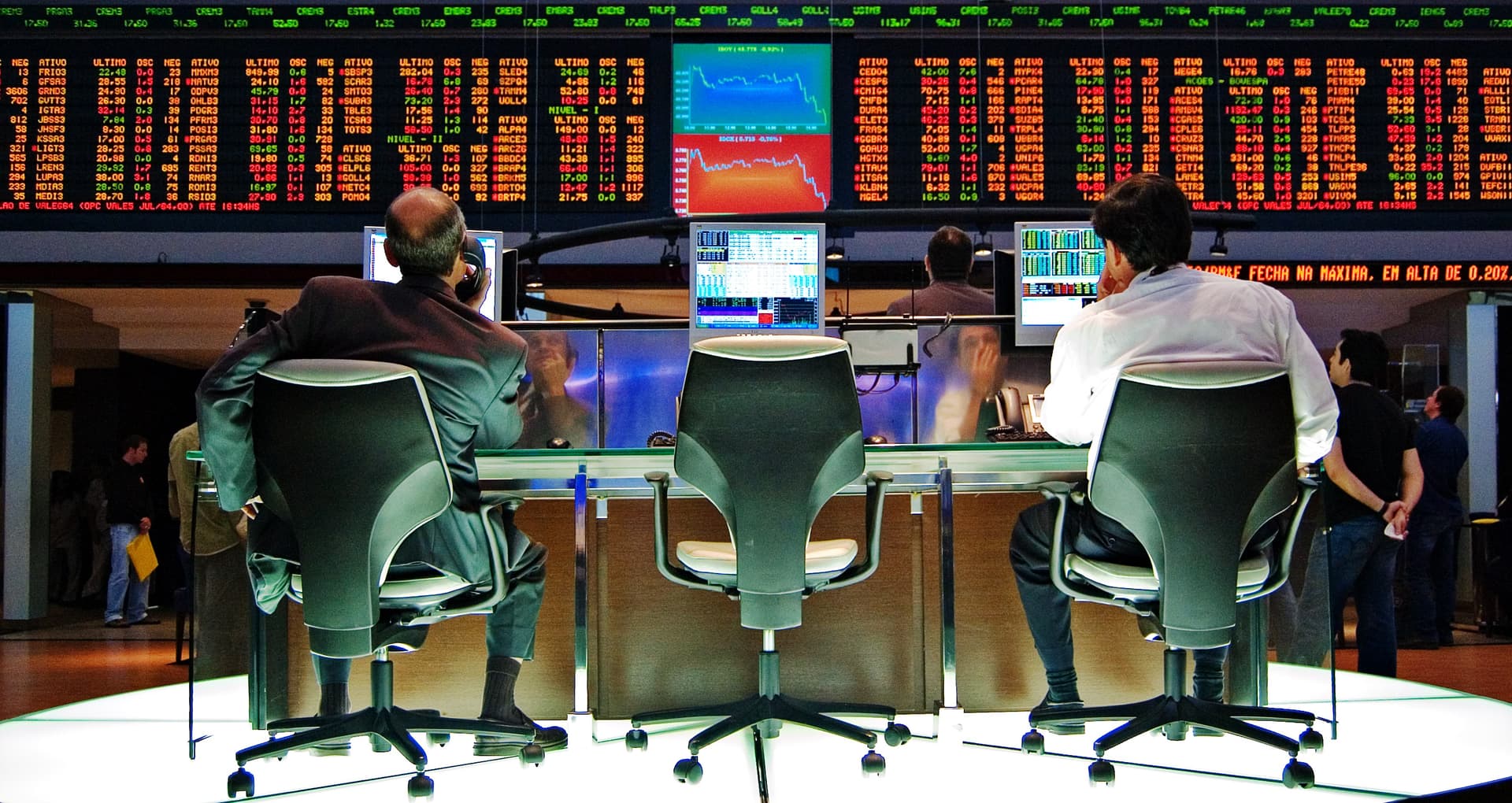 الأسهم الأوروبية تواصل خسائرها مع هبوط فيات ورايان إير