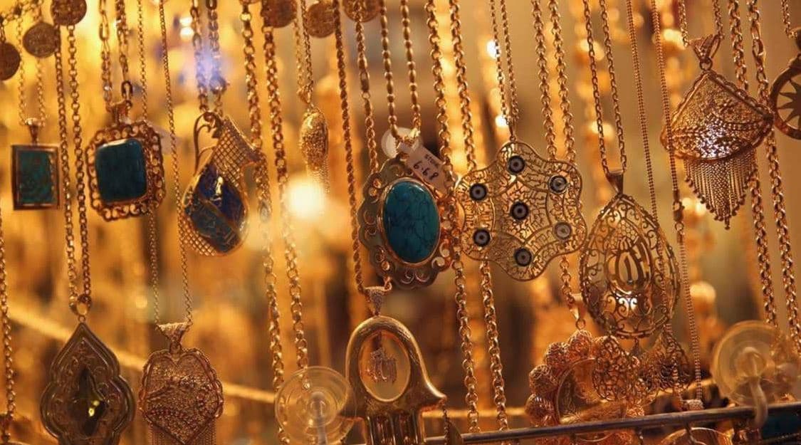 الذهب مستقر وسط تراجع الدولار قبل نشر محضر اجتماع المركزي الأمريكي