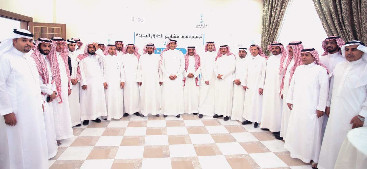 وزير النقل يوقّع 23 مشروعاً جديداً لتنفيذ طرق بقيمة 1.7 مليار ريال في مختلف مناطق المملكة