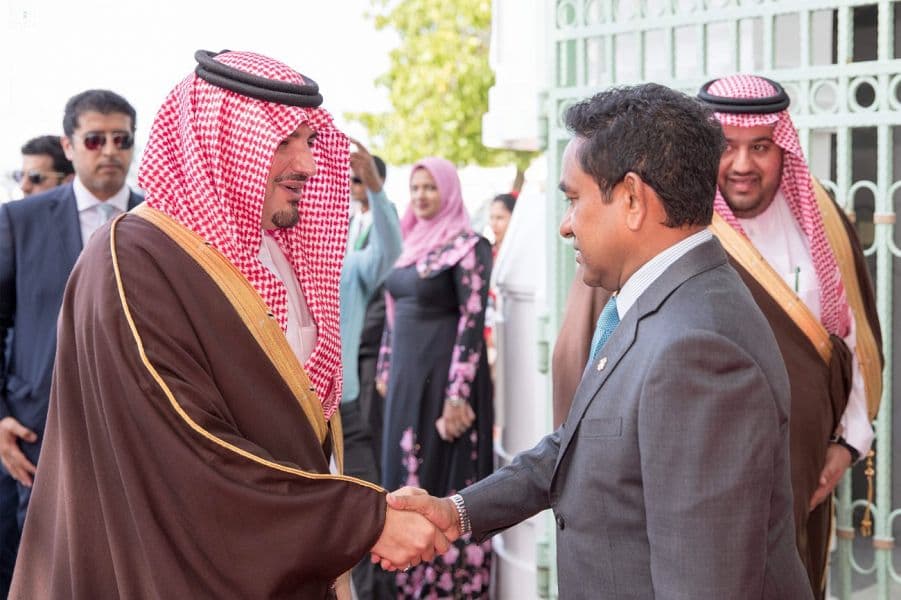 وزير الداخلية يبحث سبل تعزيز العلاقات مع رئيس المالديف