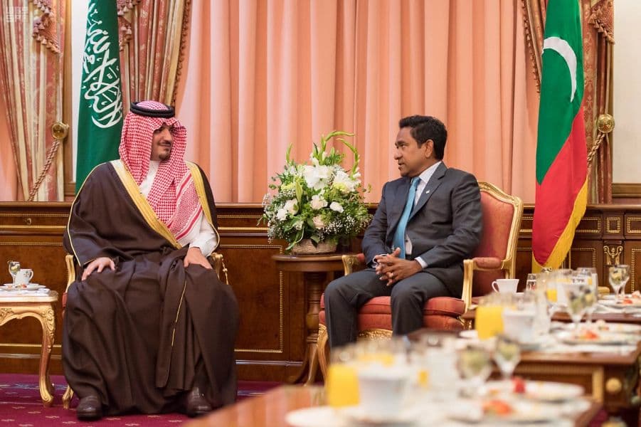 وزير الداخلية يبحث سبل تعزيز العلاقات مع رئيس المالديف