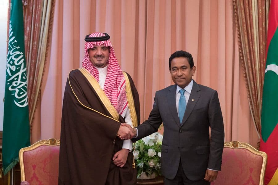 وزير الداخلية يبحث سبل تعزيز العلاقات مع رئيس المالديف