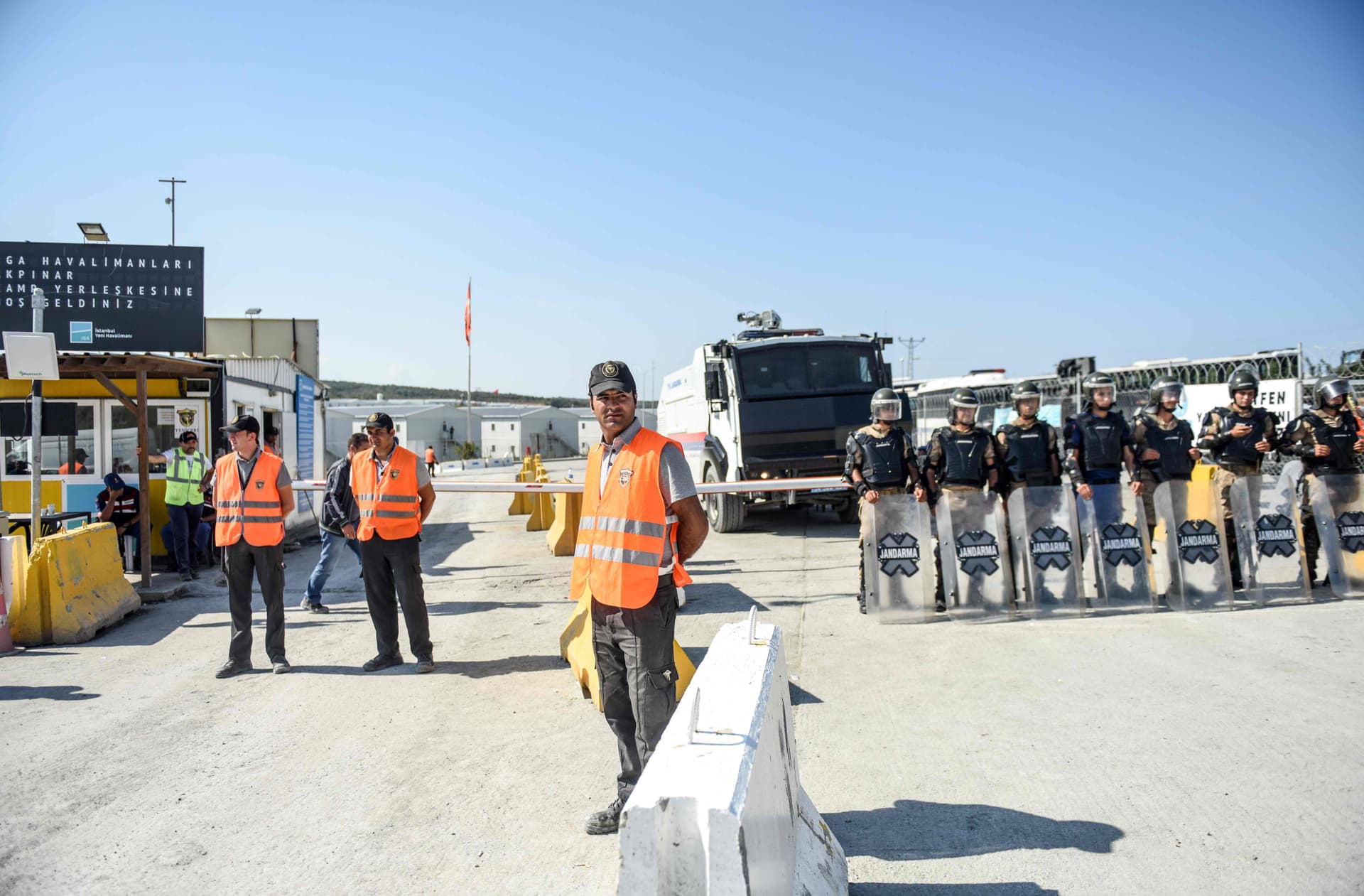 توقيف مئات العمال في مطار إسطنبول الجديد بعدما تظاهروا احتجاجا على ظروف عملهم