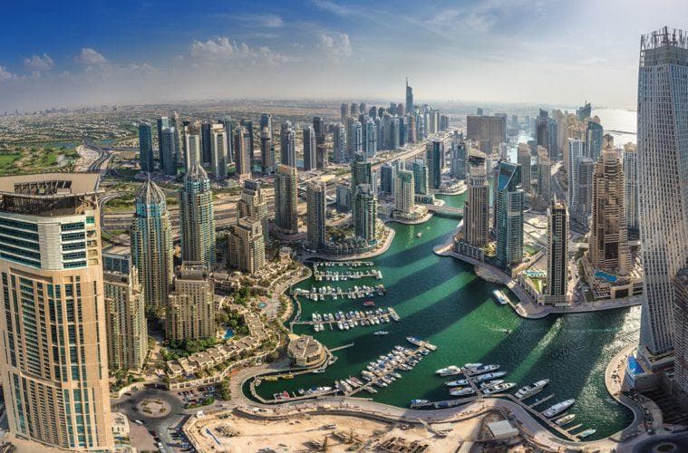 مركزي الإمارات: تباطؤ النمو غير النفطي إلى 3.6%