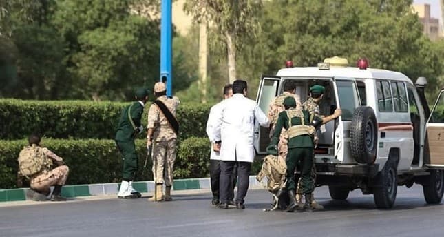 مقتل 11 من حرس إيران الثوري وإصابة 30 في هجوم على عرض عسكري بالأهواز