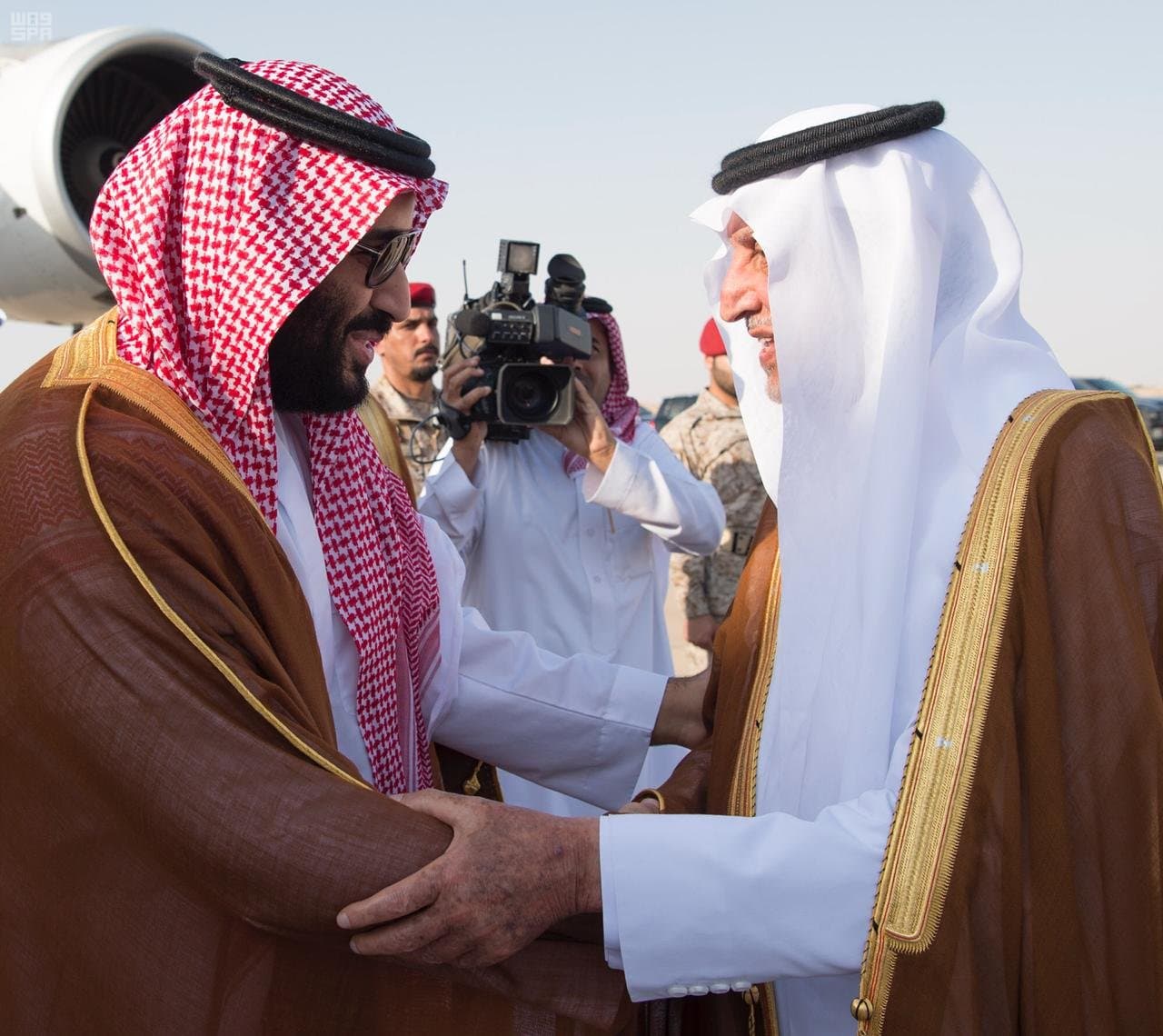 ولي العهد يتوج الفائزين بالأشوط الختامية لمهرجان الهجن