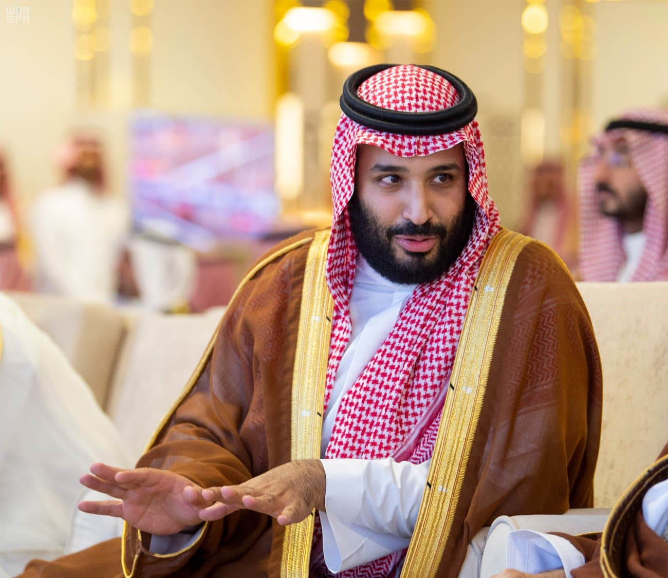 ولي العهد يتوج الفائزين بالأشوط الختامية لمهرجان الهجن