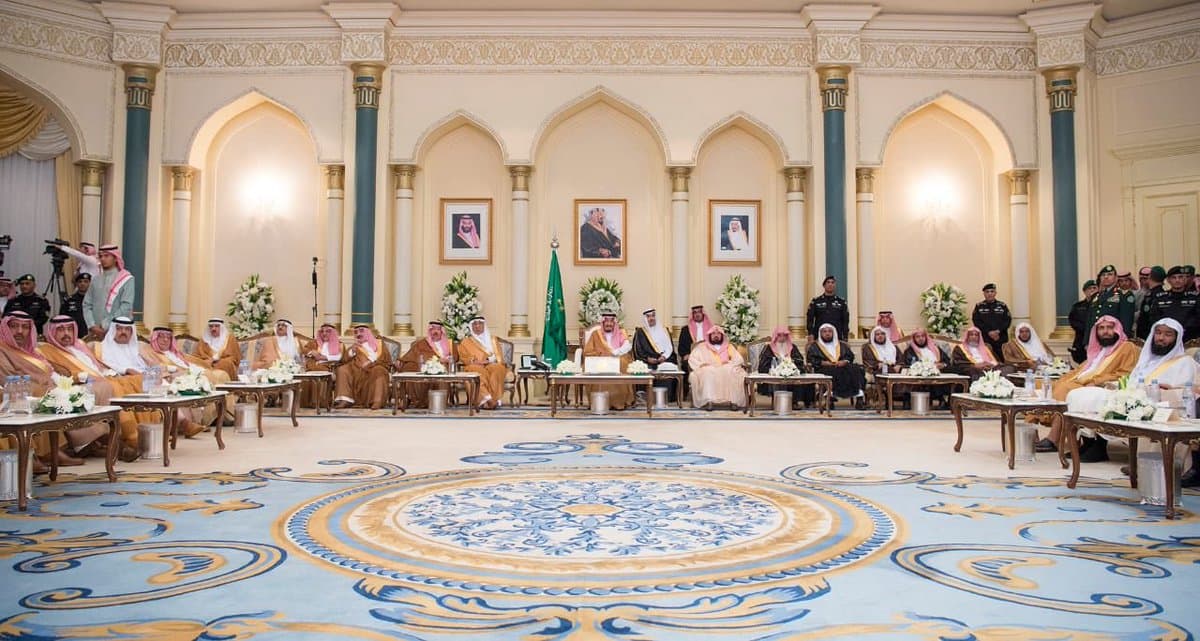 الملك في حفل أهالي المدينة : إذا رأيتم أي شيء يضر بدينكم أو وطنكم أو مواطنيكم فالله يحييكم