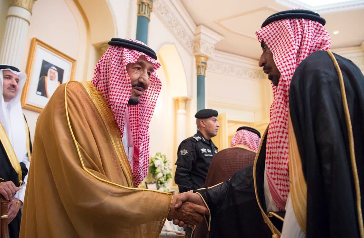الملك في حفل أهالي المدينة : إذا رأيتم أي شيء يضر بدينكم أو وطنكم أو مواطنيكم فالله يحييكم