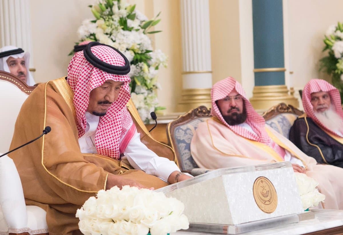 الملك في حفل أهالي المدينة : إذا رأيتم أي شيء يضر بدينكم أو وطنكم أو مواطنيكم فالله يحييكم