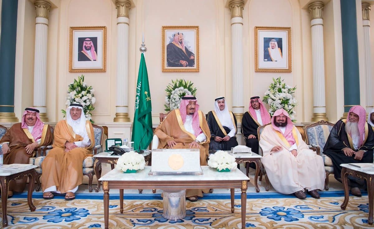 الملك في حفل أهالي المدينة : إذا رأيتم أي شيء يضر بدينكم أو وطنكم أو مواطنيكم فالله يحييكم
