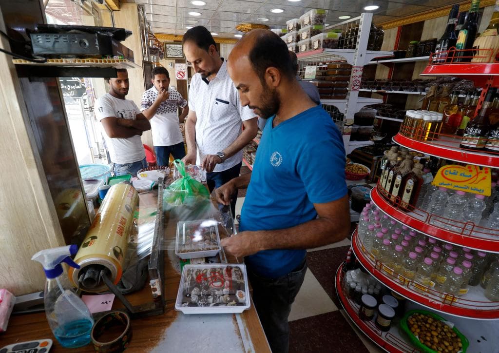 نخيل البصرة فخر العراق الذي أيبسته الحرب والجفاف والواردات الخارجية