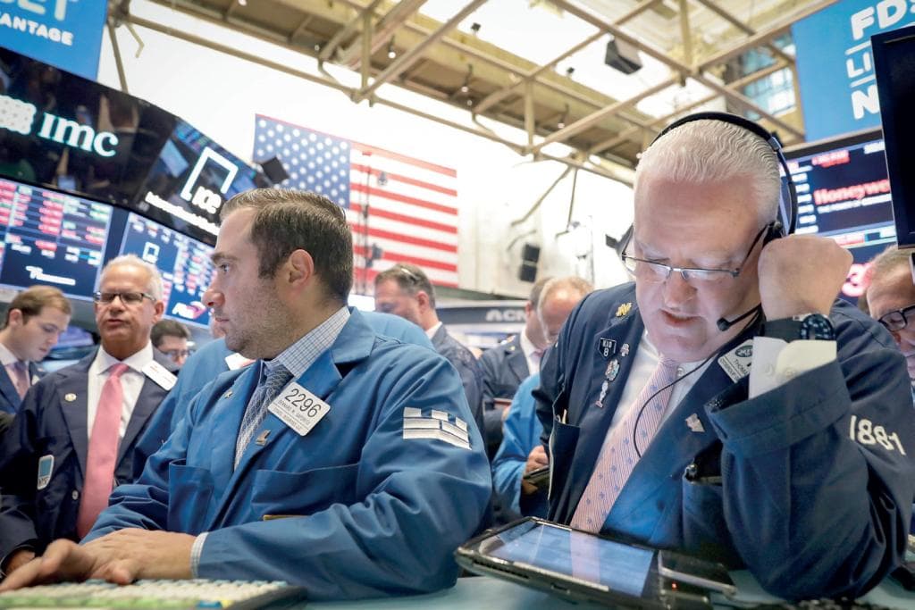 أسوأ أداء أسبوعي للأسهم الأوروبية منذ مارس .. وارتفاع الوظائف يهبط بـ«وول ستريت»