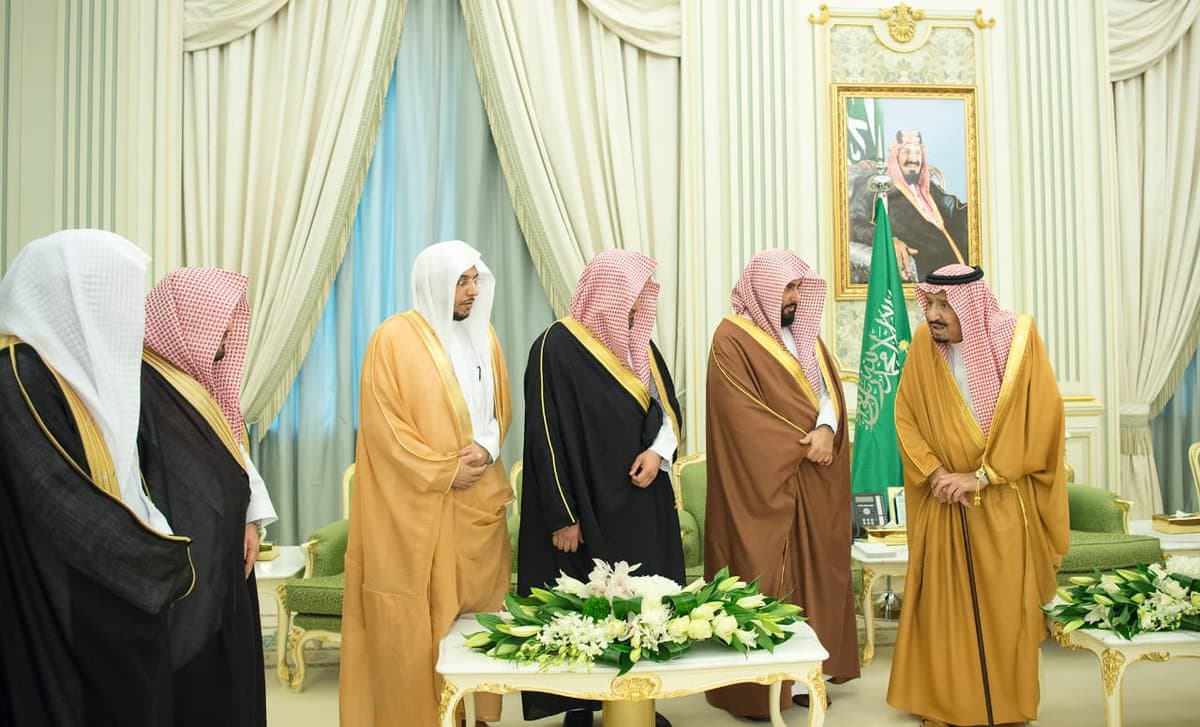 الملك يستقبل أعضاء المجلس الأعلى للقضاء والمحكمة العليا ورؤساء المحاكم وأعضاء النيابة العامة وديوان المظالم