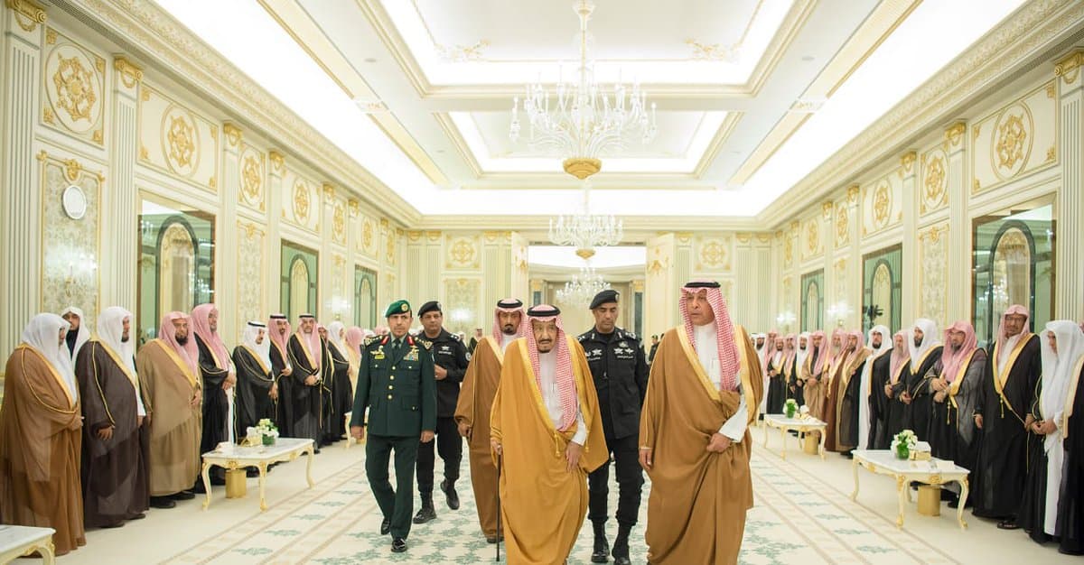 الملك يستقبل أعضاء المجلس الأعلى للقضاء والمحكمة العليا ورؤساء المحاكم وأعضاء النيابة العامة وديوان المظالم