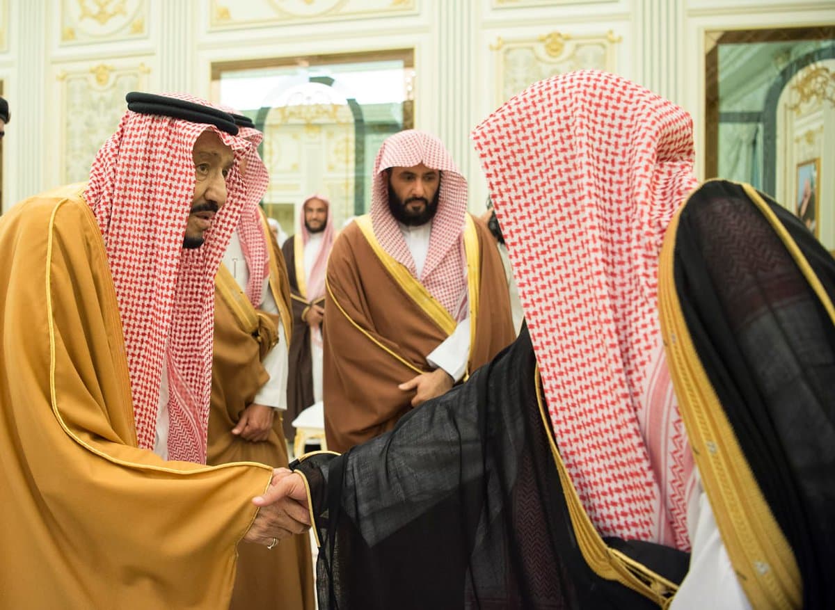 الملك يستقبل أعضاء المجلس الأعلى للقضاء والمحكمة العليا ورؤساء المحاكم وأعضاء النيابة العامة وديوان المظالم