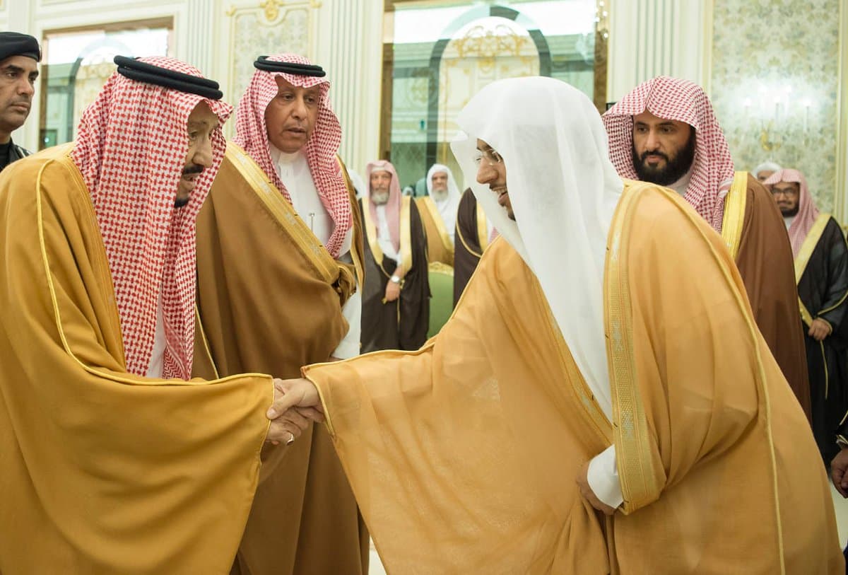 الملك يستقبل أعضاء المجلس الأعلى للقضاء والمحكمة العليا ورؤساء المحاكم وأعضاء النيابة العامة وديوان المظالم