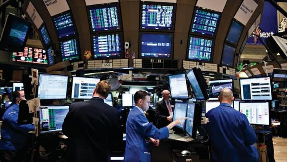 الأسهم الأمريكية تبدا تداولاتها منخفضة وسط خيبة أمل بشأن المركزي