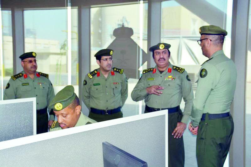 مدير جوازات الرياض يطلع على أعمال شعبة المدينة الرقمية