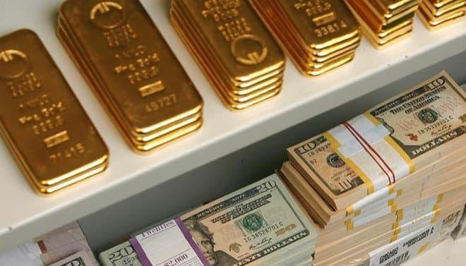 الذهب يتراجع عن ذروة 5 أسابيع مع صعود الدولار