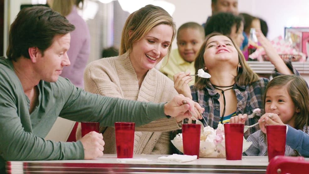 فيلم "أسرة فورية" الكوميدي يحقق 77 مليون دولار