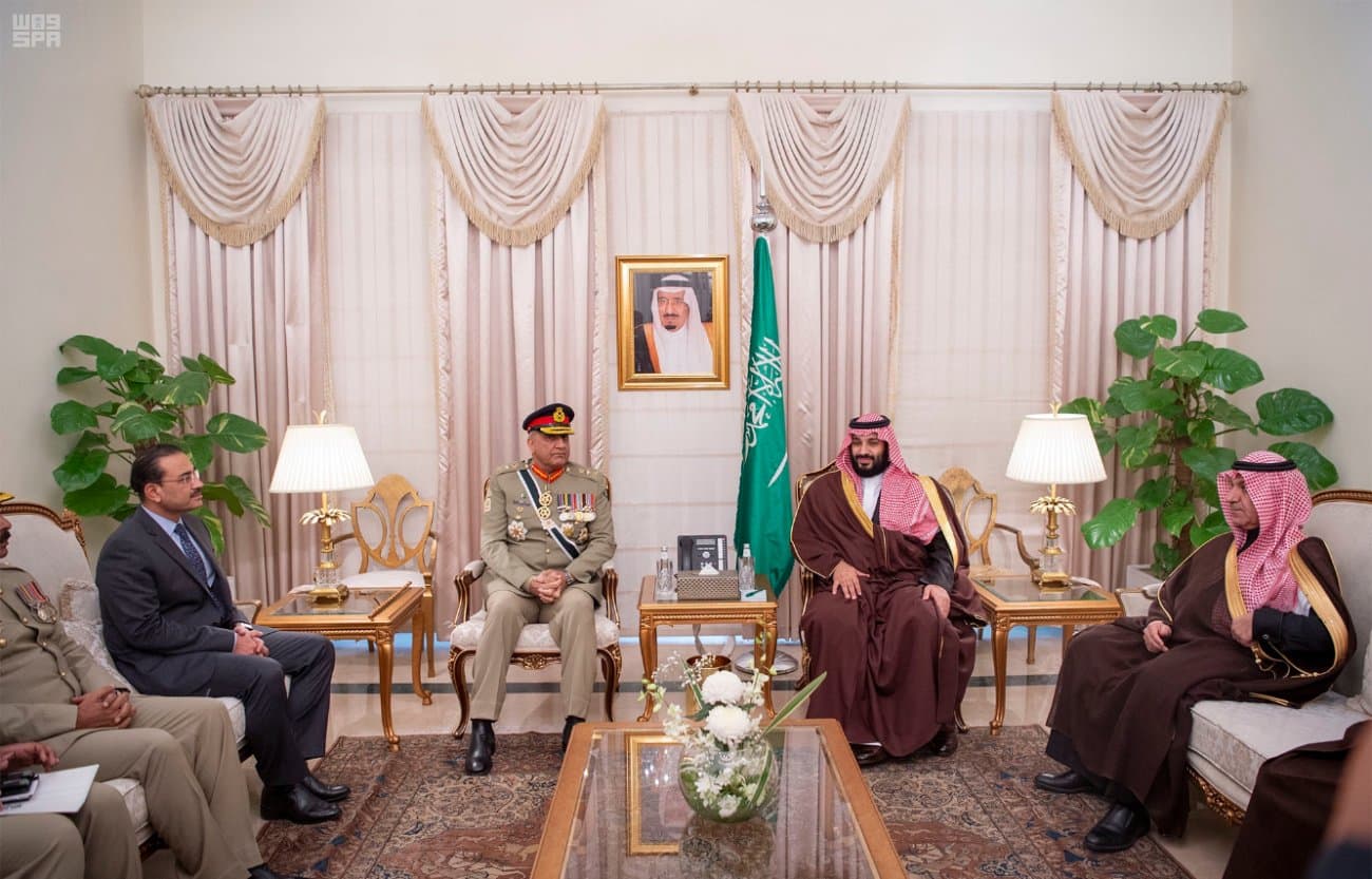 الأمير محمد بن سلمان يبحث مجالات التعاون الدفاعي مع قائد الجيش الباكستاني