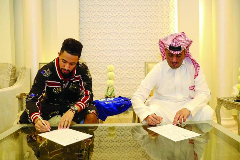 هتان .. بـ "الأزرق"