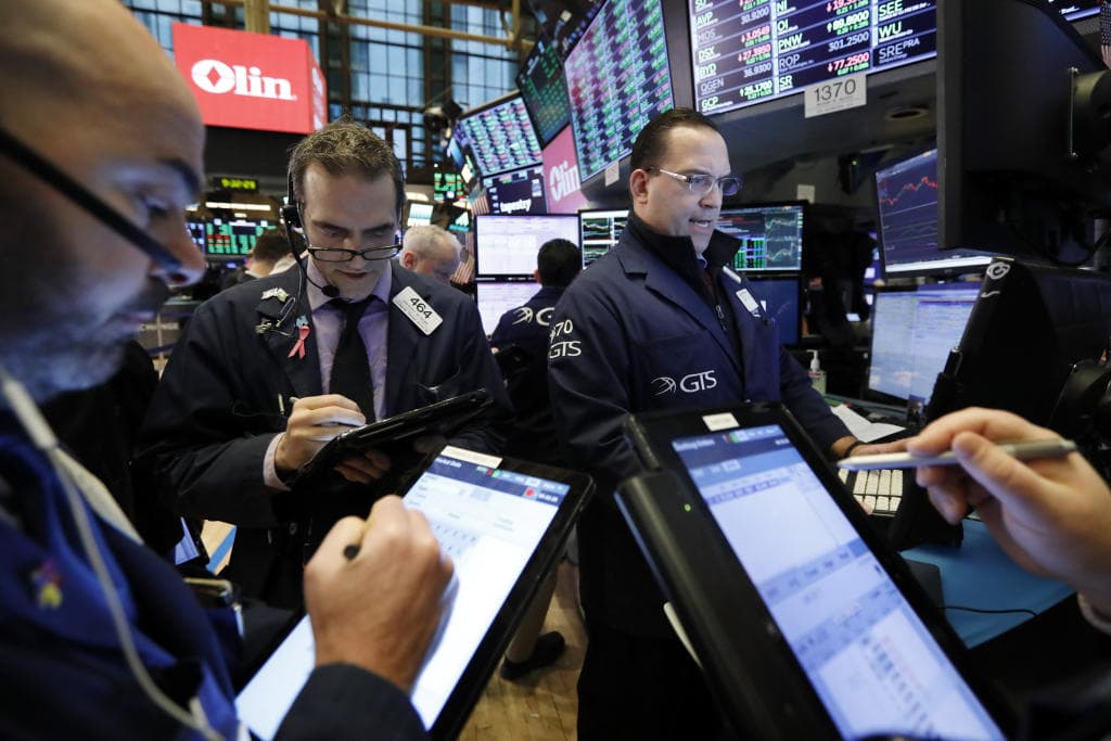 وول ستريت تغلق مرتفعة بعد نشر محضر اجتماع مجلس الاحتياطي الاتحادي