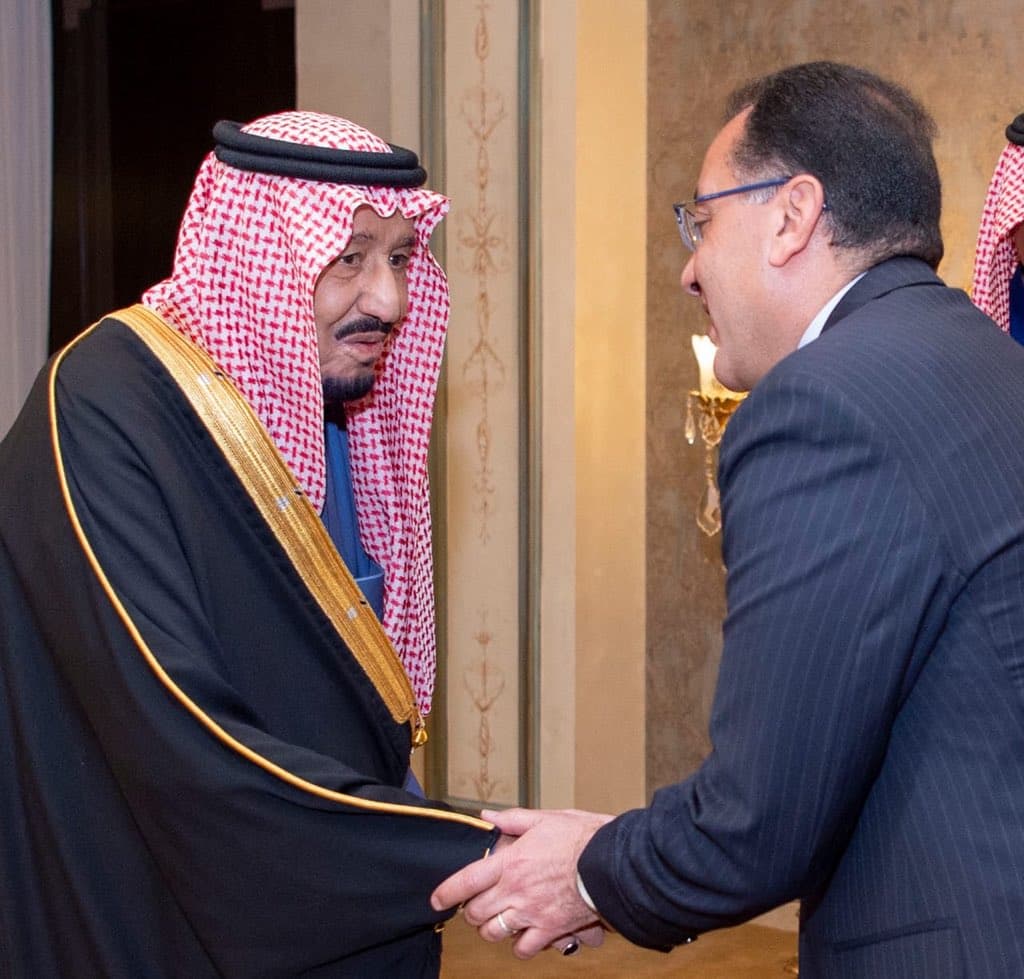 خادم الحرمين الشريفين يستقبل رئيس الوزراء في مصر