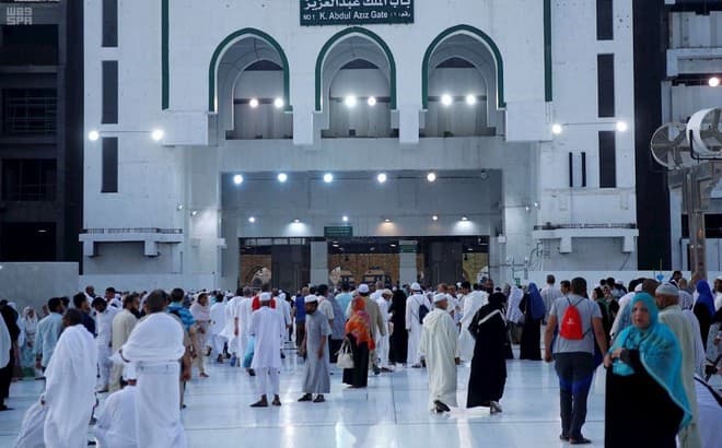 "الحج والعمرة" تستضيف المعتمرين الباكستانيين في مكة والمدينة حتى عودة الرحلات إلى بلادهم