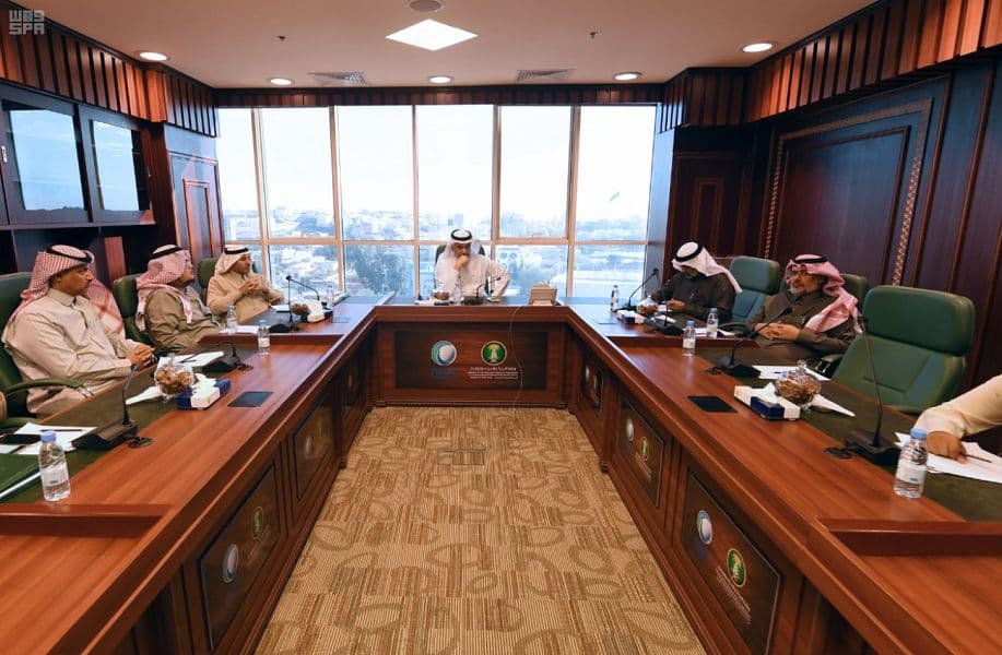 وزير البيئة : إطلاق منصة إلكترونية لتقديم الخدمات للمزارعين قريبا