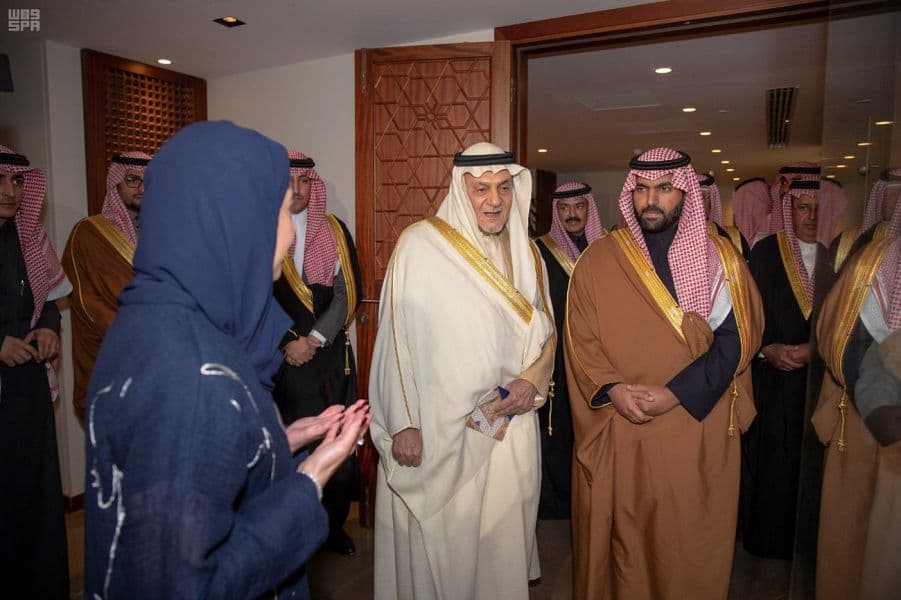 وزير الثقافة يفتتح معرض "وهج" في متحف الفيصل للفن العربي الإسلامي