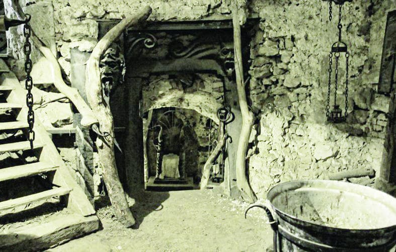 هوسكا قلعة الرعب والأشباح